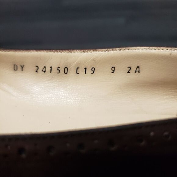 Salvatore Ferragamo Boutique wing tip flats - Picture 6 of 9